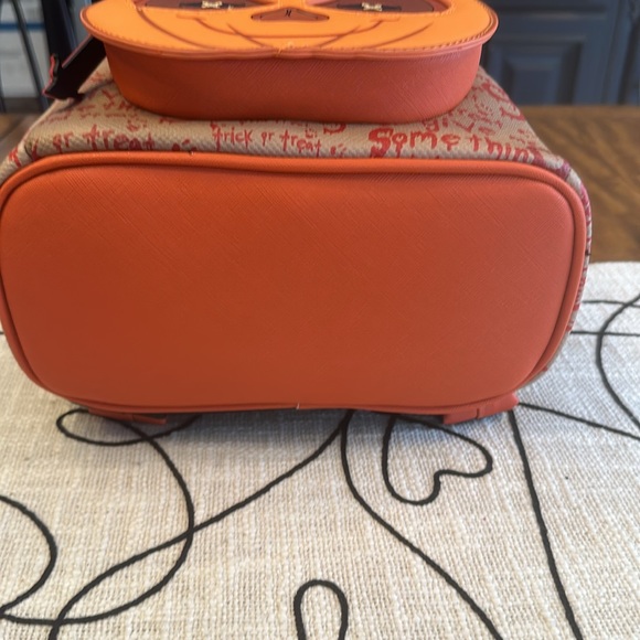 LOUNGEFLY Disney Trick 'r Treat Sam Pumpkin Mini 🎒 - Picture 11 of 16
